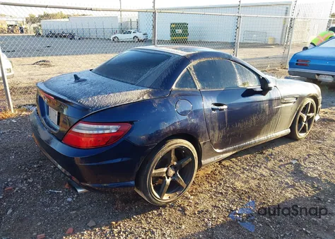 2015 Mercedes-Benz Slk 250 z USA, uszkodzony, nr VIN WDDPK4HA2FF108287
